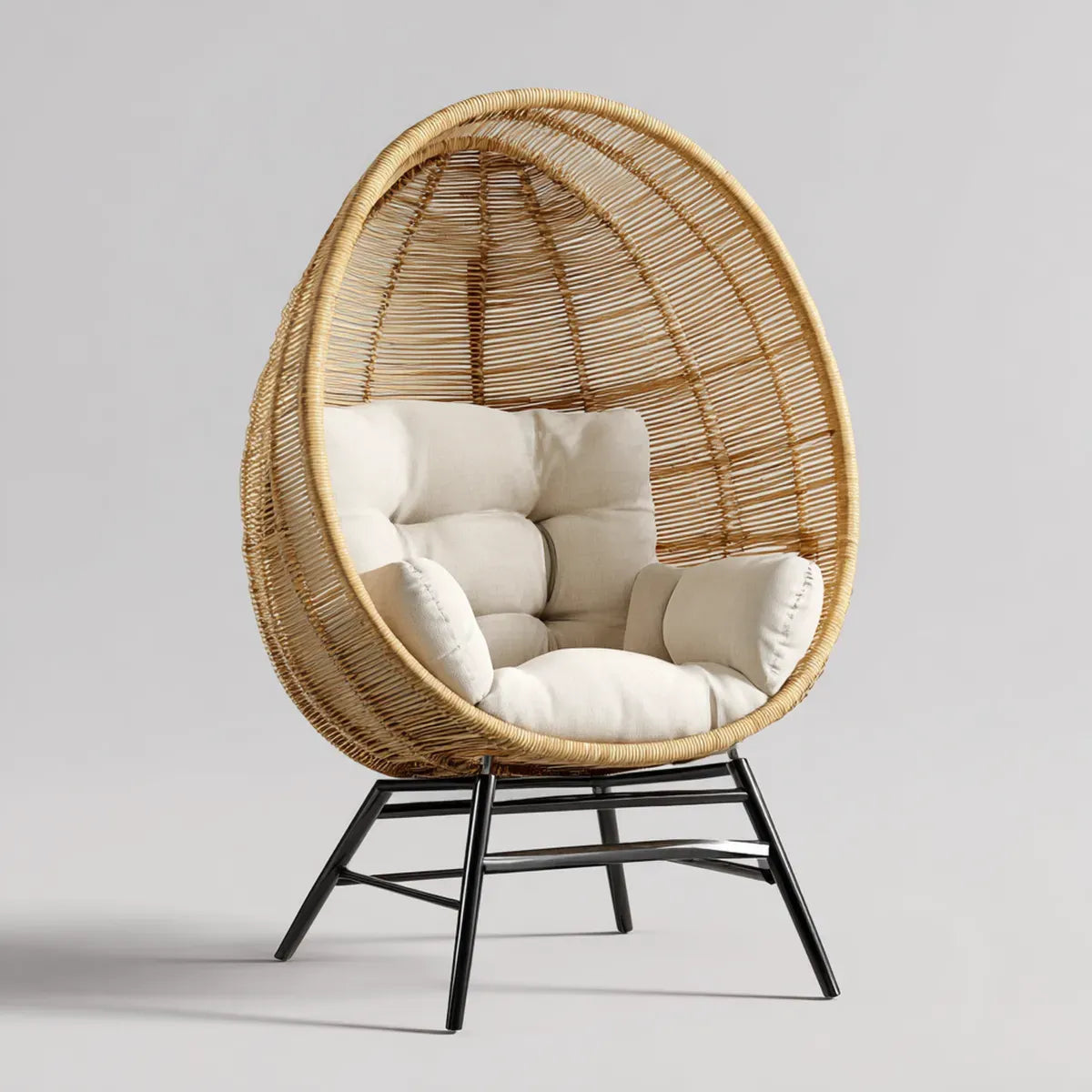 Fauteuil œuf en rotin naturel beige avec coussins et piètement en acier noir 100 x 90 x 150 cm
