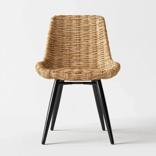 Fauteuil en rotin naturel tressé à pieds en acier noir forme arrondie 50 x 55 x 82 cm